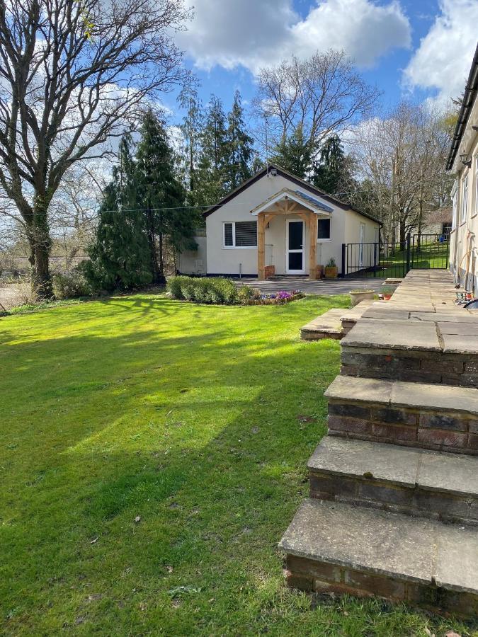 Chase Bungalow Billericay Exterior foto