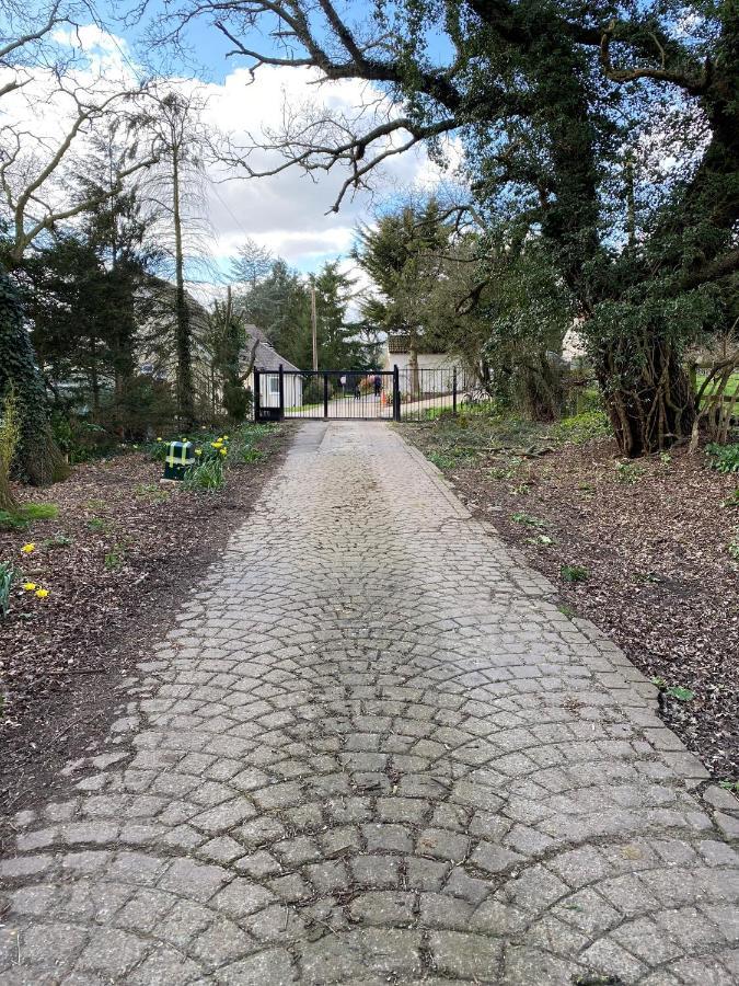Chase Bungalow Billericay Exterior foto